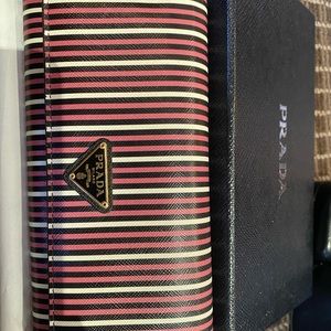 Barely used Prada wallet